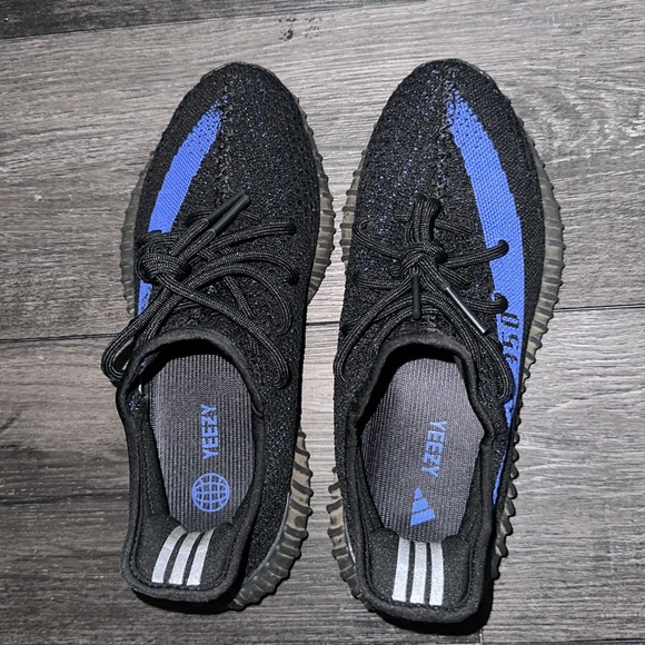 Yeezy 350 V2 Dazzling blue main image 4